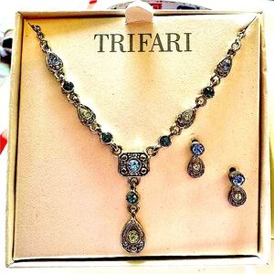 TRIFARI Vintage Necklace Set
